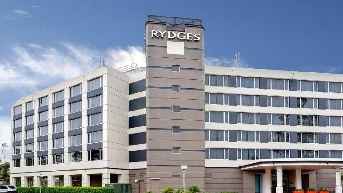 Отель Rydges Банкстаун Экстерьер фото